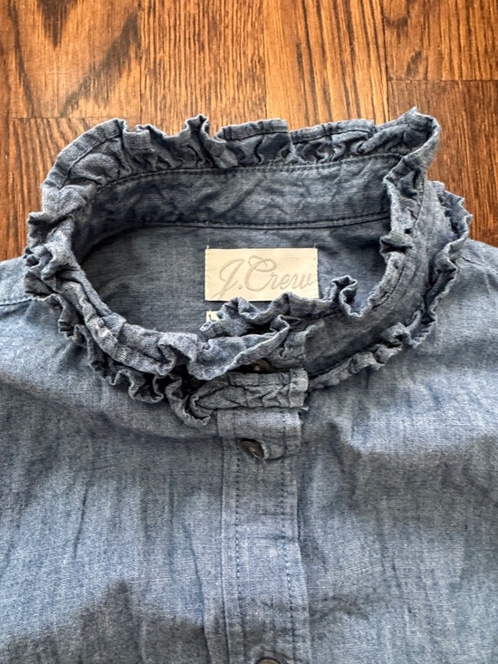 ☮️☮️ J. Crew Blue Chambray Ruffled Collar Shirt - Picture 5 of 5